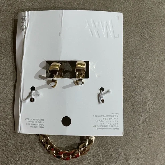 Copy list …. H&M gold plated bracelet and earring set. Brand new - Picture 2 of 2
